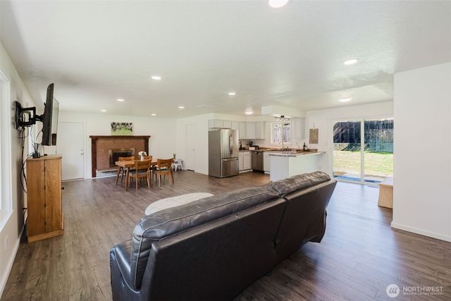 3018 NE Rozewood Drive NE, Bremerton, WA 98310