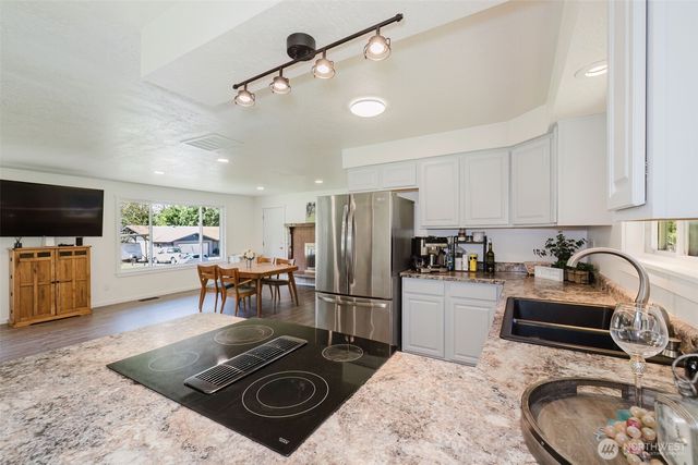 3018 NE Rozewood Drive NE, Bremerton, WA 98310