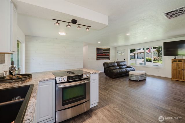 3018 NE Rozewood Drive NE, Bremerton, WA 98310