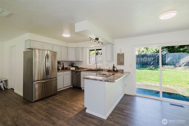 3018 NE Rozewood Drive NE, Bremerton, WA 98310