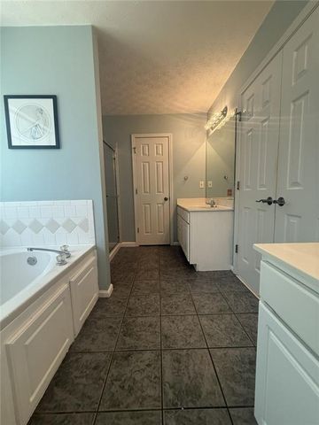 5059 Weatherstone Drive, Buford, GA 30519