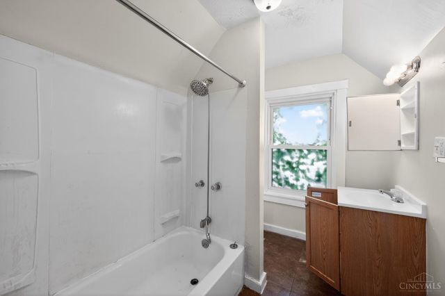 3845 Olivette Avenue, Cheviot, OH 45211