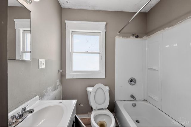3845 Olivette Avenue, Cheviot, OH 45211