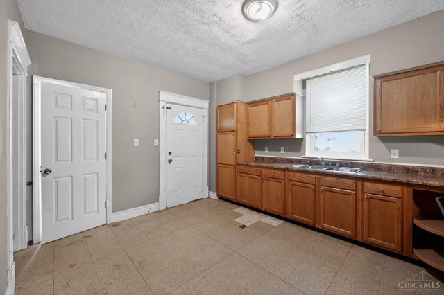 3845 Olivette Avenue, Cheviot, OH 45211