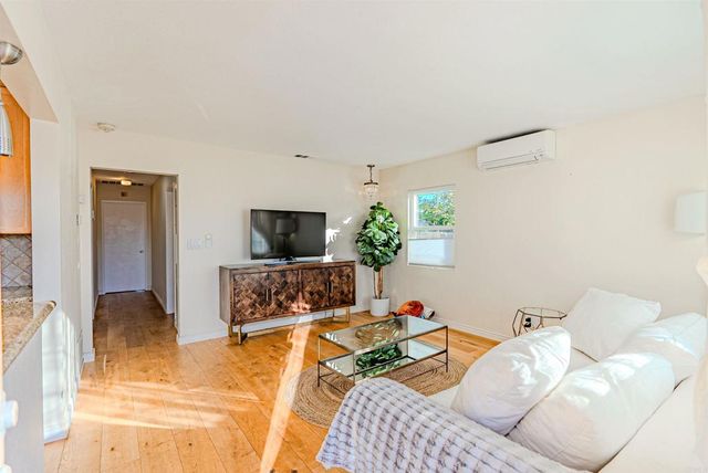 425 8th St, Imperial Beach, CA 91932