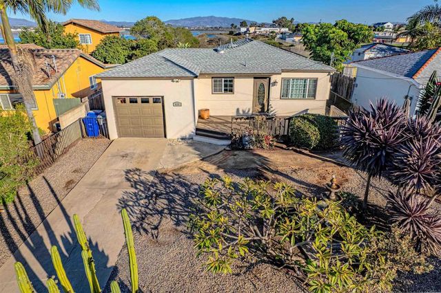 425 8th St, Imperial Beach, CA 91932