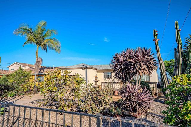 425 8th St, Imperial Beach, CA 91932