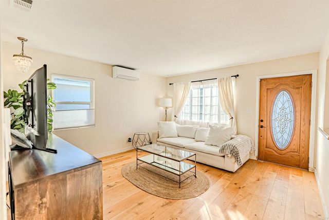 425 8th St, Imperial Beach, CA 91932