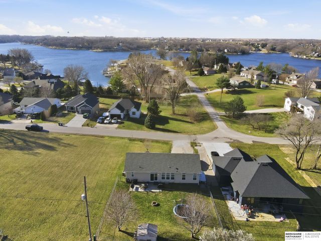 1802 Dunbar Drive, Plattsmouth, NE 68048