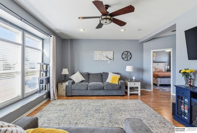 1802 Dunbar Drive, Plattsmouth, NE 68048