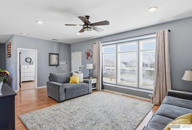 1802 Dunbar Drive, Plattsmouth, NE 68048