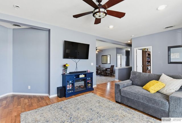 1802 Dunbar Drive, Plattsmouth, NE 68048