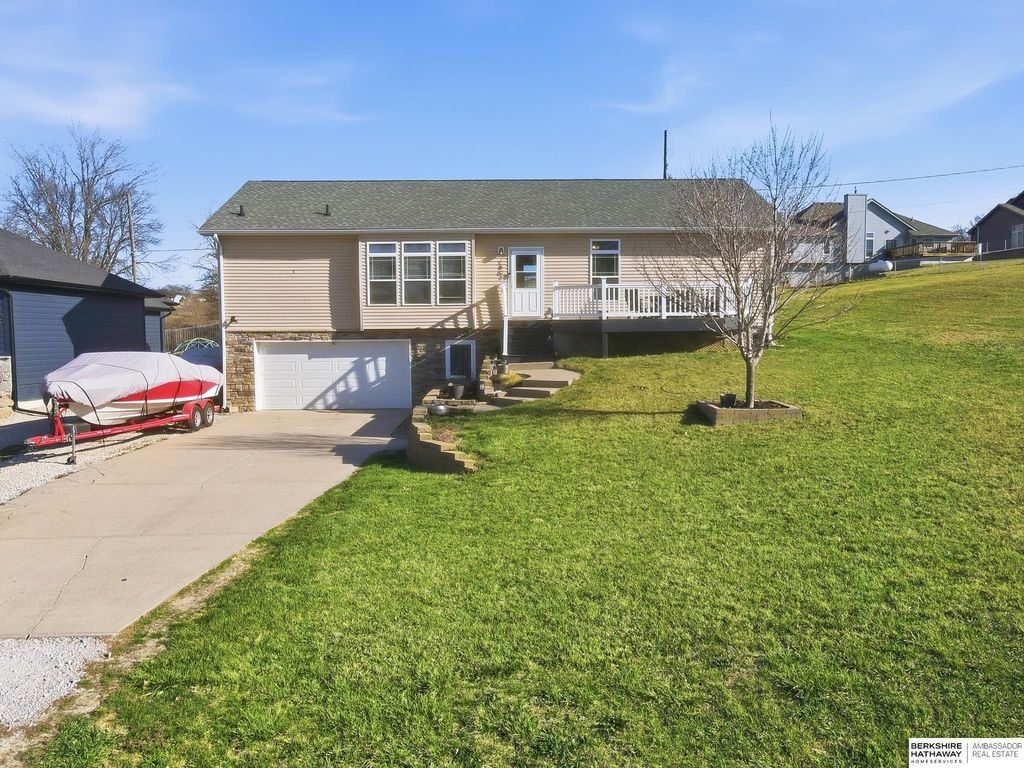 1802 Dunbar Drive, Plattsmouth, NE 68048