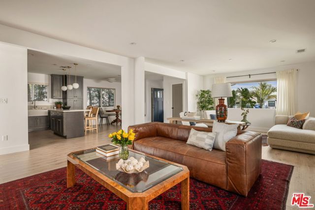 3500 10th Avenue, Los Angeles, CA 90018