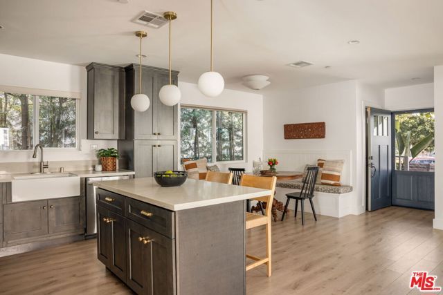 3500 10th Avenue, Los Angeles, CA 90018