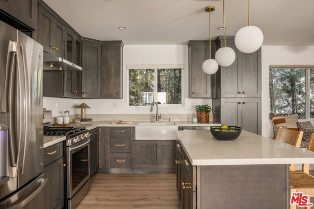 3500 10th Avenue, Los Angeles, CA 90018