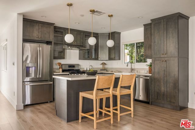 3500 10th Avenue, Los Angeles, CA 90018