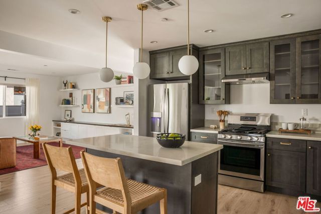 3500 10th Avenue, Los Angeles, CA 90018