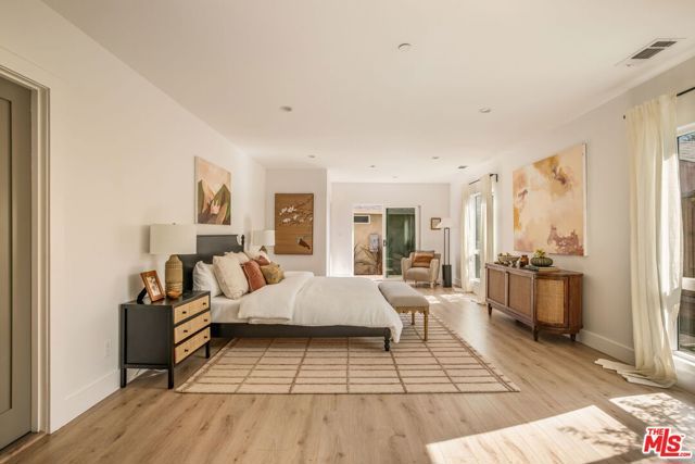 3500 10th Avenue, Los Angeles, CA 90018