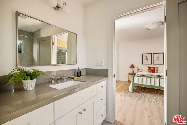 3500 10th Avenue, Los Angeles, CA 90018