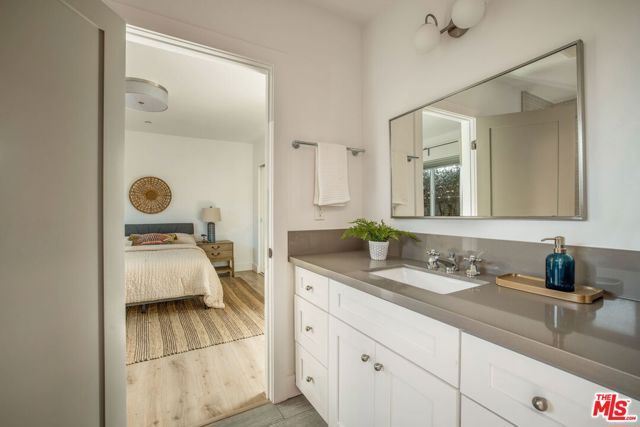 3500 10th Avenue, Los Angeles, CA 90018