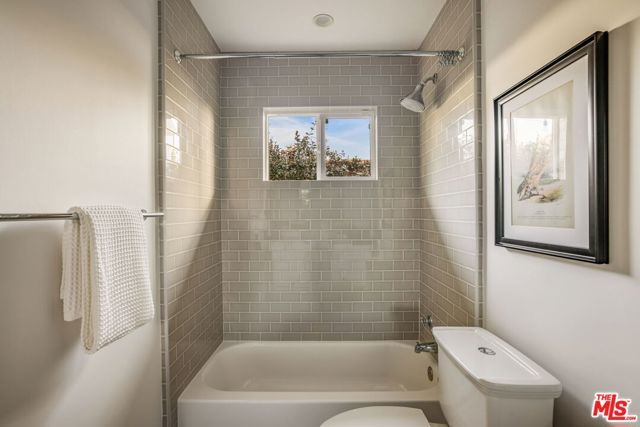 3500 10th Avenue, Los Angeles, CA 90018