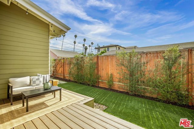 3500 10th Avenue, Los Angeles, CA 90018