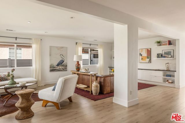 3500 10th Avenue, Los Angeles, CA 90018