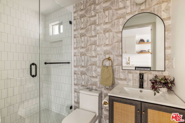 3500 10th Avenue, Los Angeles, CA 90018