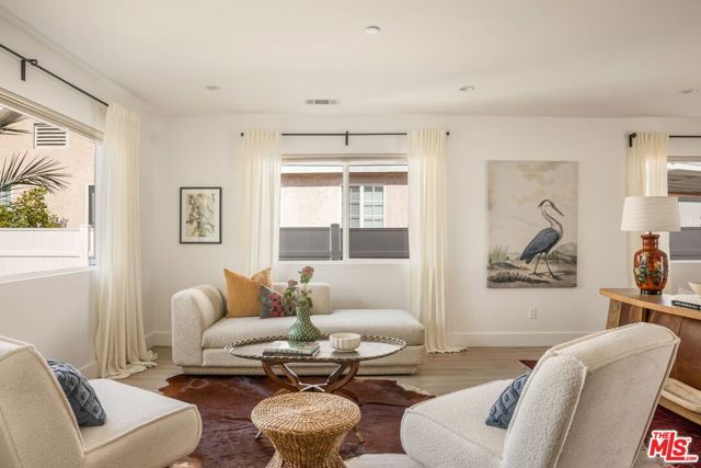 3500 10th Avenue, Los Angeles, CA 90018