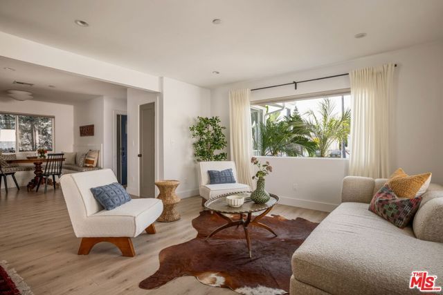 3500 10th Avenue, Los Angeles, CA 90018