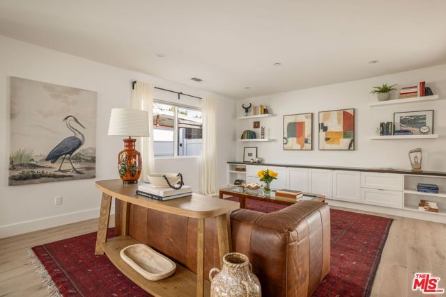 3500 10th Avenue, Los Angeles, CA 90018