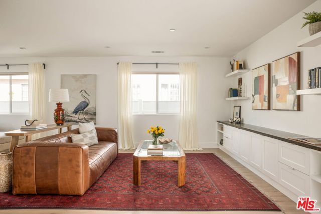 3500 10th Avenue, Los Angeles, CA 90018