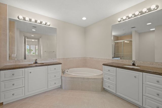 17 Harbour Isle Drive W 103, Fort Pierce, FL 34949