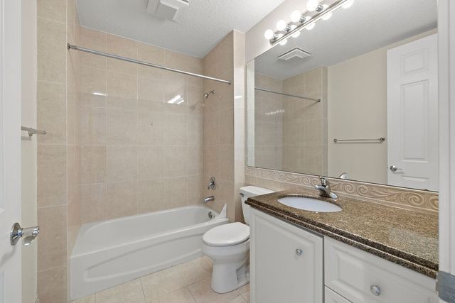 17 Harbour Isle Drive W 103, Fort Pierce, FL 34949