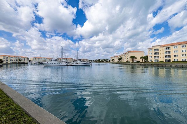 17 Harbour Isle Drive W 103, Fort Pierce, FL 34949