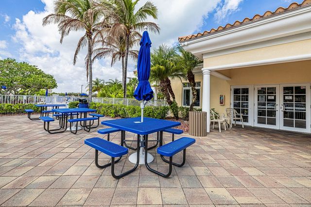 17 Harbour Isle Drive W 103, Fort Pierce, FL 34949