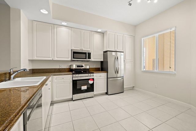 17 Harbour Isle Drive W 103, Fort Pierce, FL 34949