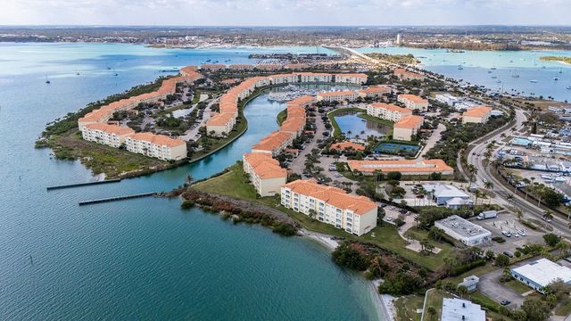 17 Harbour Isle Drive W 103, Fort Pierce, FL 34949