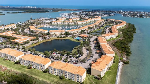 17 Harbour Isle Drive W 103, Fort Pierce, FL 34949