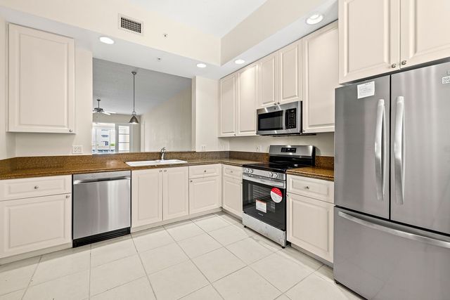 17 Harbour Isle Drive W 103, Fort Pierce, FL 34949