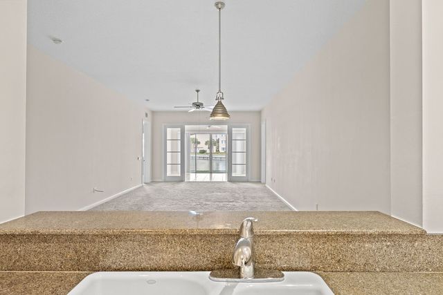 17 Harbour Isle Drive W 103, Fort Pierce, FL 34949