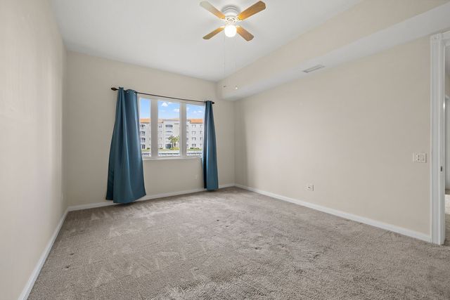 17 Harbour Isle Drive W 103, Fort Pierce, FL 34949