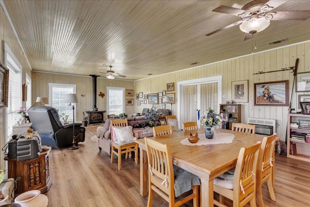 1476 CR 2130, Telephone, TX 75488