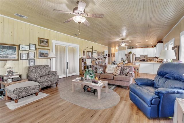 1476 CR 2130, Telephone, TX 75488