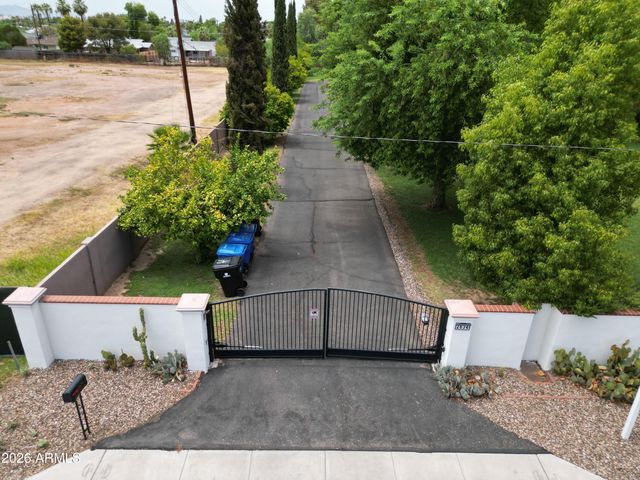 2634 N 52ND Street, Phoenix, AZ 85008
