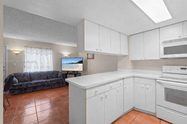 2178 W 60th St 18111, Hialeah, FL 33016