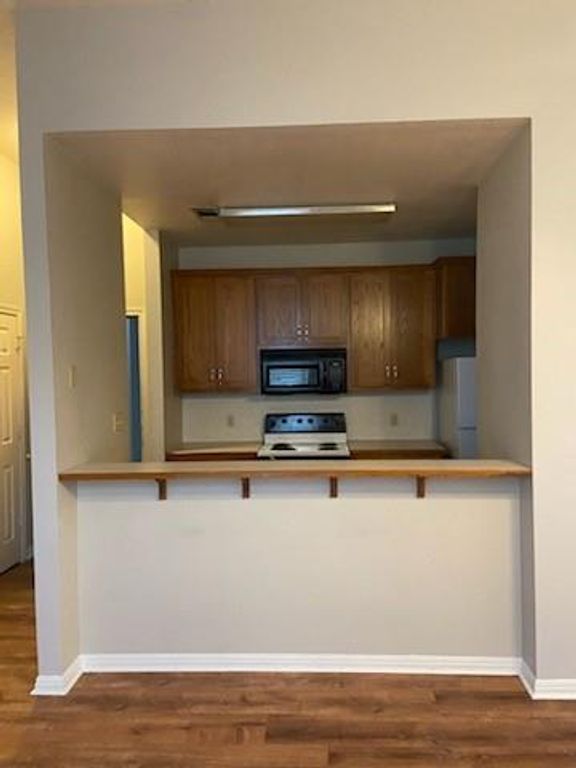 201 N Main ST B, Elgin, TX 78621