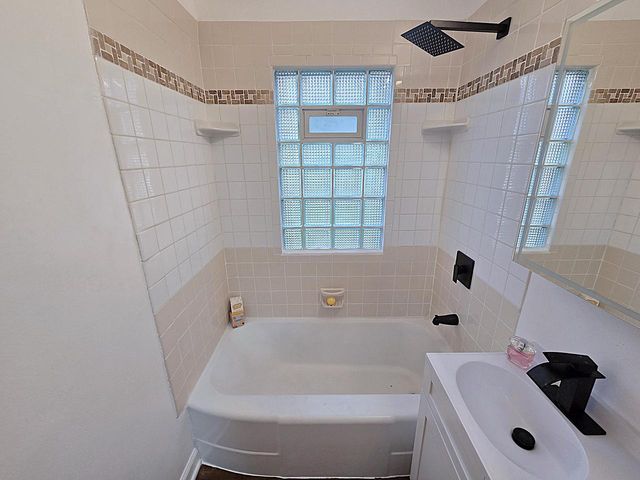 3136 N 77th STREET, Milwaukee, WI 53222