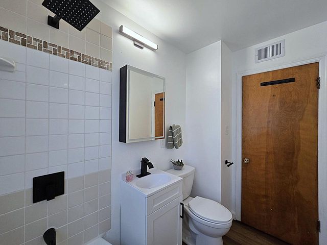 3136 N 77th STREET, Milwaukee, WI 53222